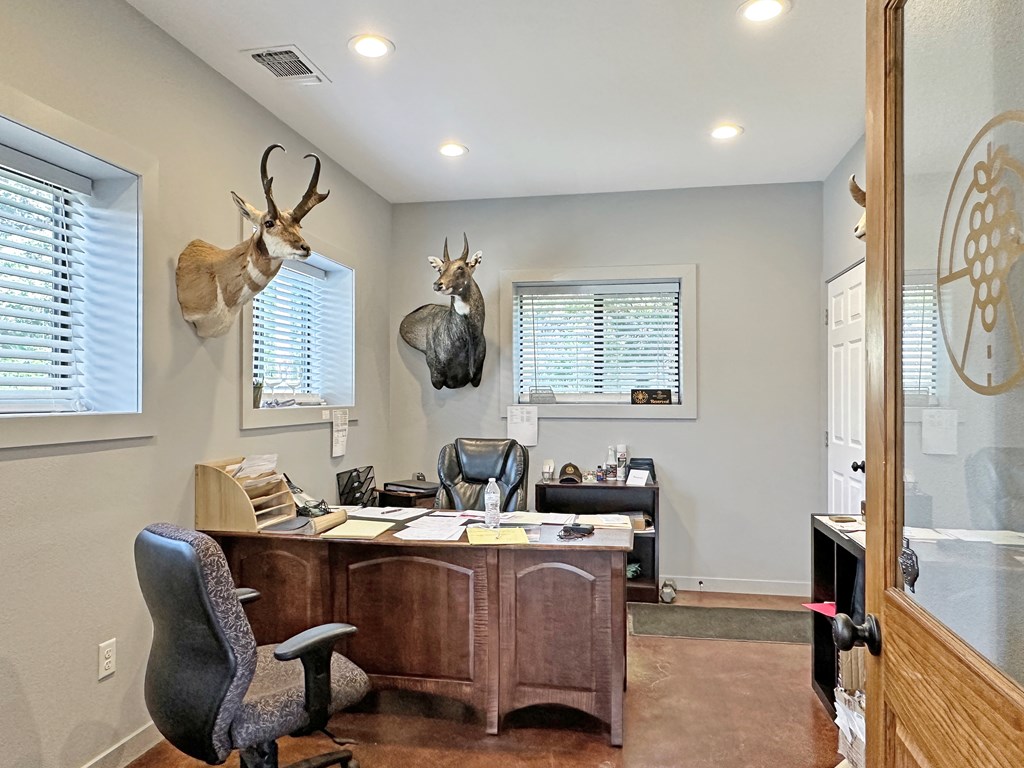 37 Royal Oaks Loop Property Photo 5