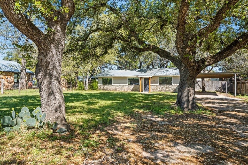 512 W Pecan St Property Photo 2