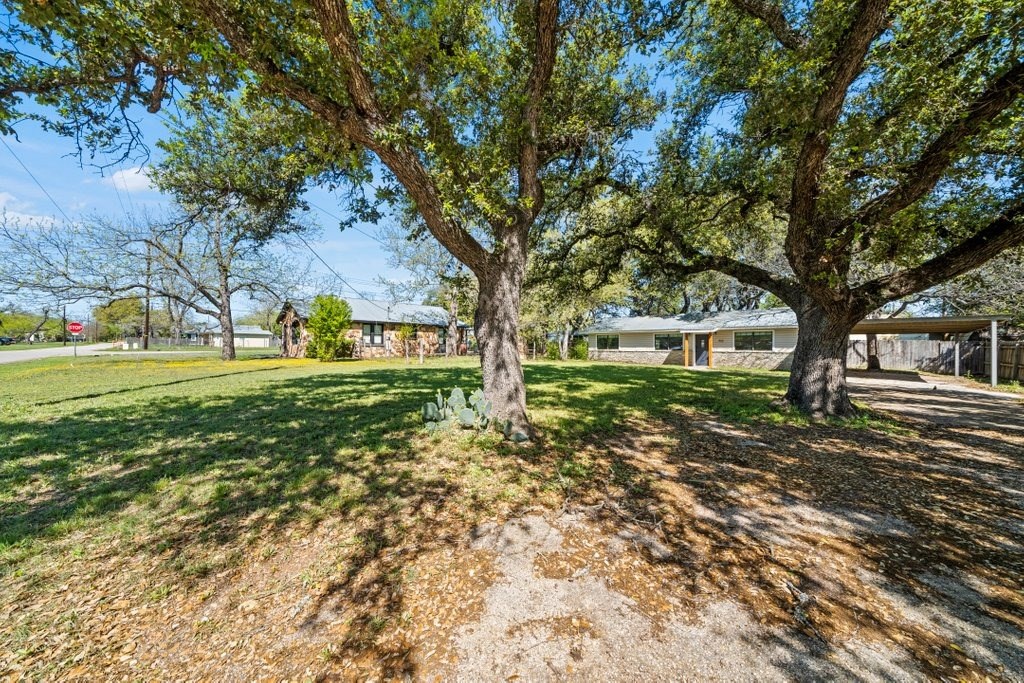 512 W Pecan St Property Photo 19