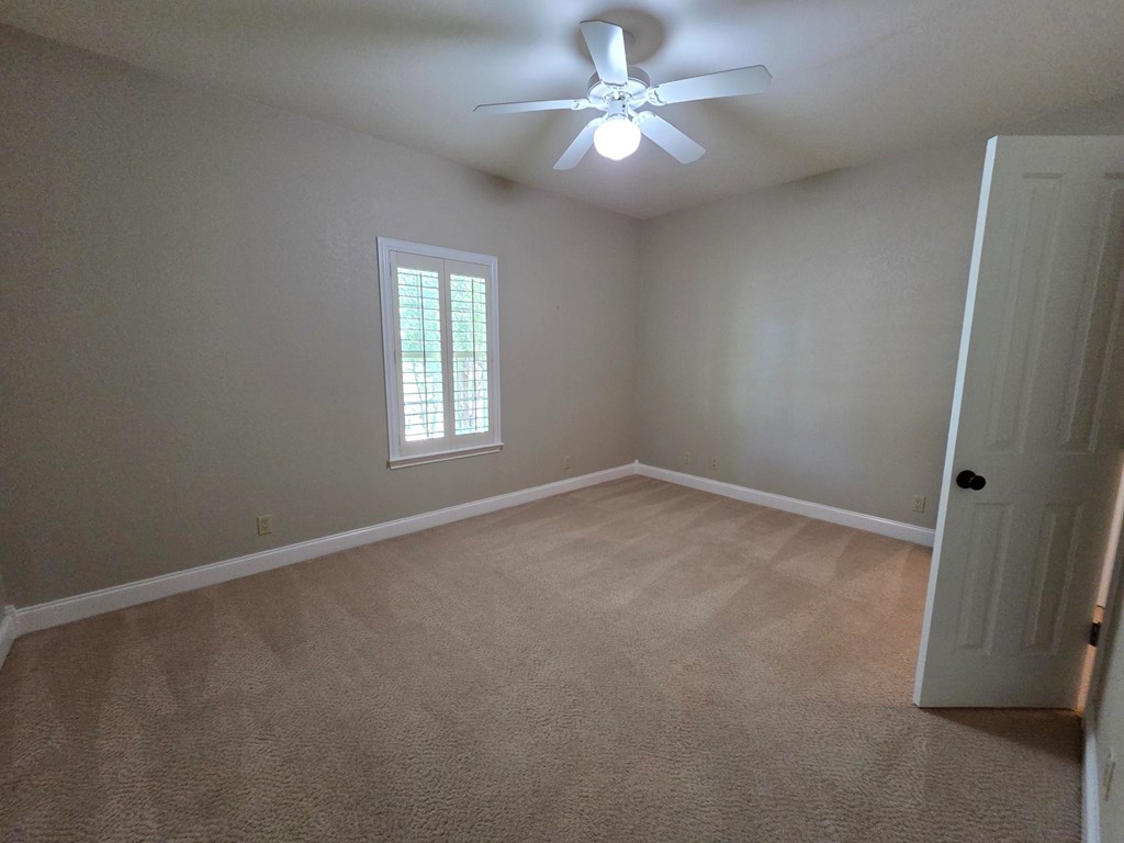 2150 Hedgestone Property Photo 6
