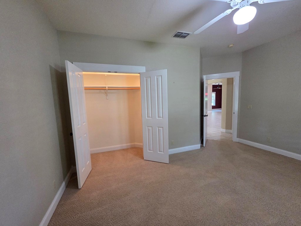 2150 Hedgestone Property Photo 7