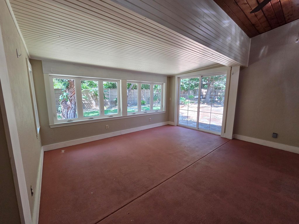 2150 Hedgestone Property Photo 9