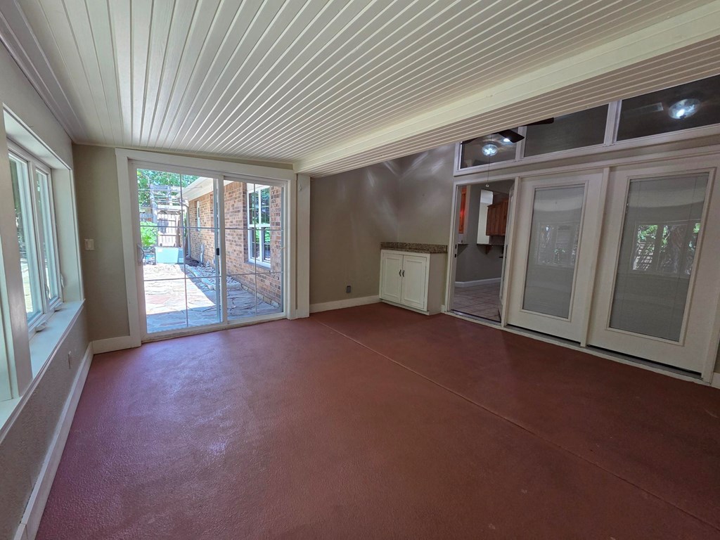 2150 Hedgestone Property Photo 10