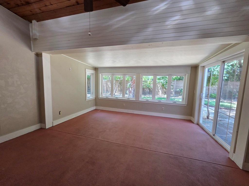 2150 Hedgestone Property Photo 12