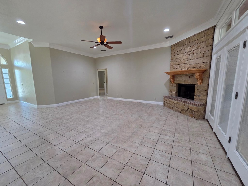 2150 Hedgestone Property Photo 13