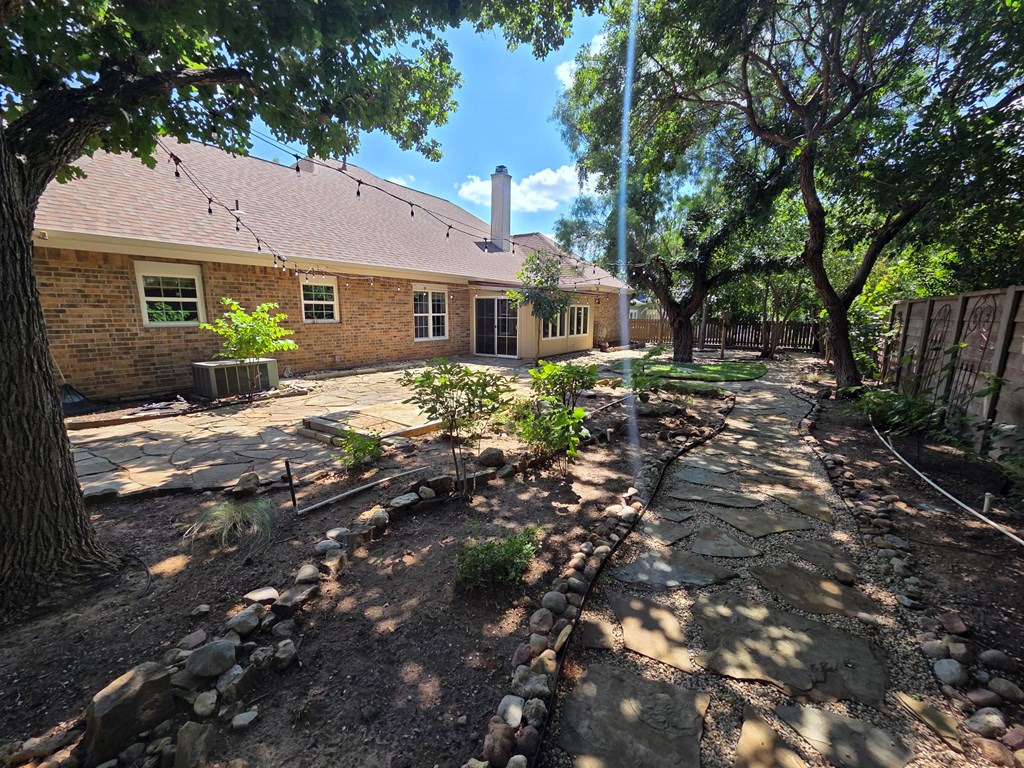 2150 Hedgestone Property Photo 18