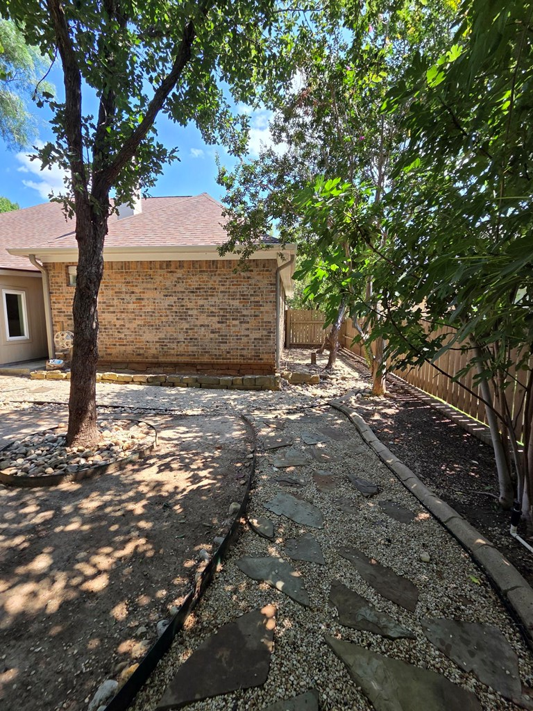 2150 Hedgestone Property Photo 19
