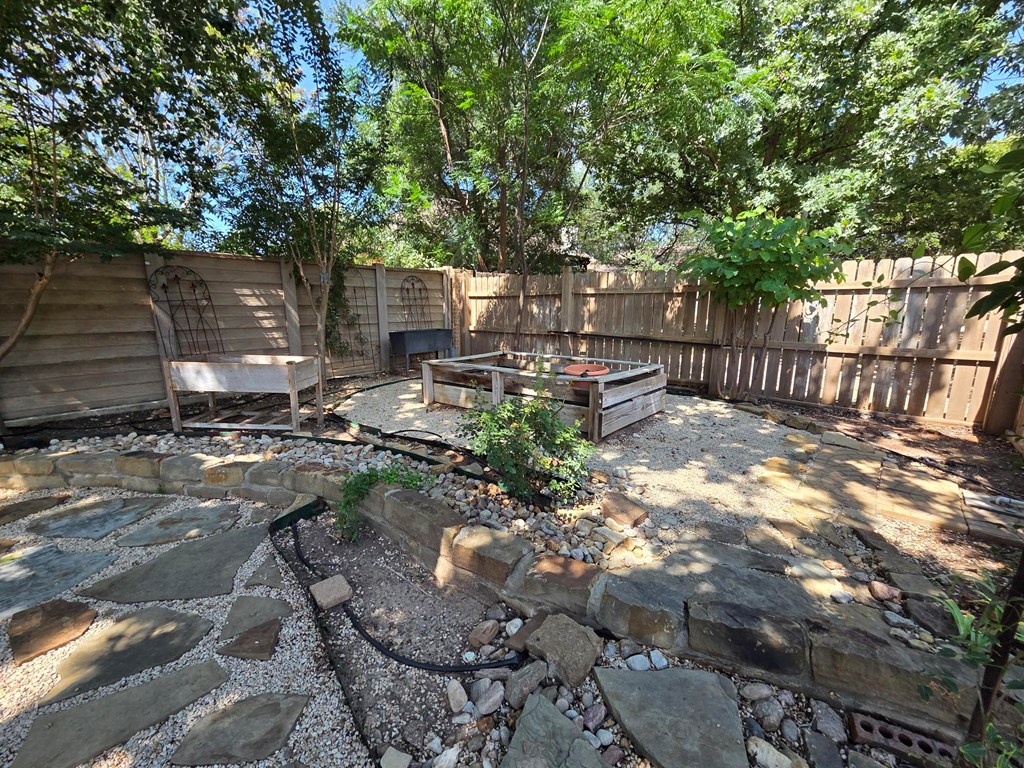 2150 Hedgestone Property Photo 20