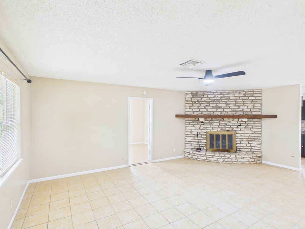328 Glenmoor Dr Property Photo 2