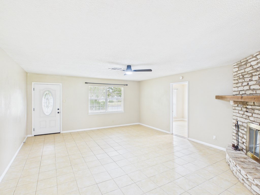 328 Glenmoor Dr Property Photo 4