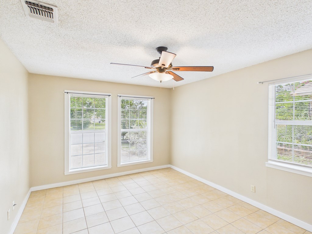 328 Glenmoor Dr Property Photo 11