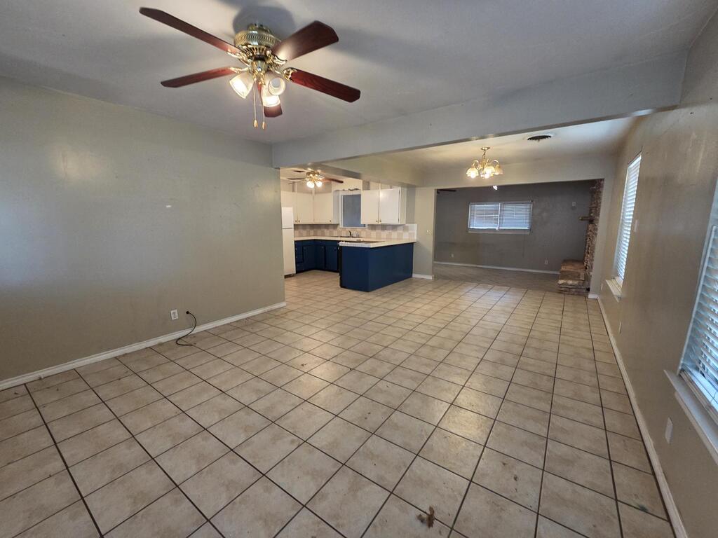 333 W Nimitz St Property Photo 2