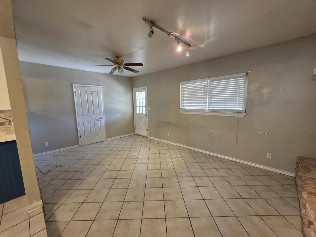 333 W Nimitz St Property Photo 5