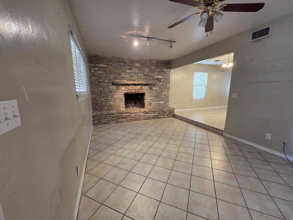 333 W Nimitz St Property Photo 6