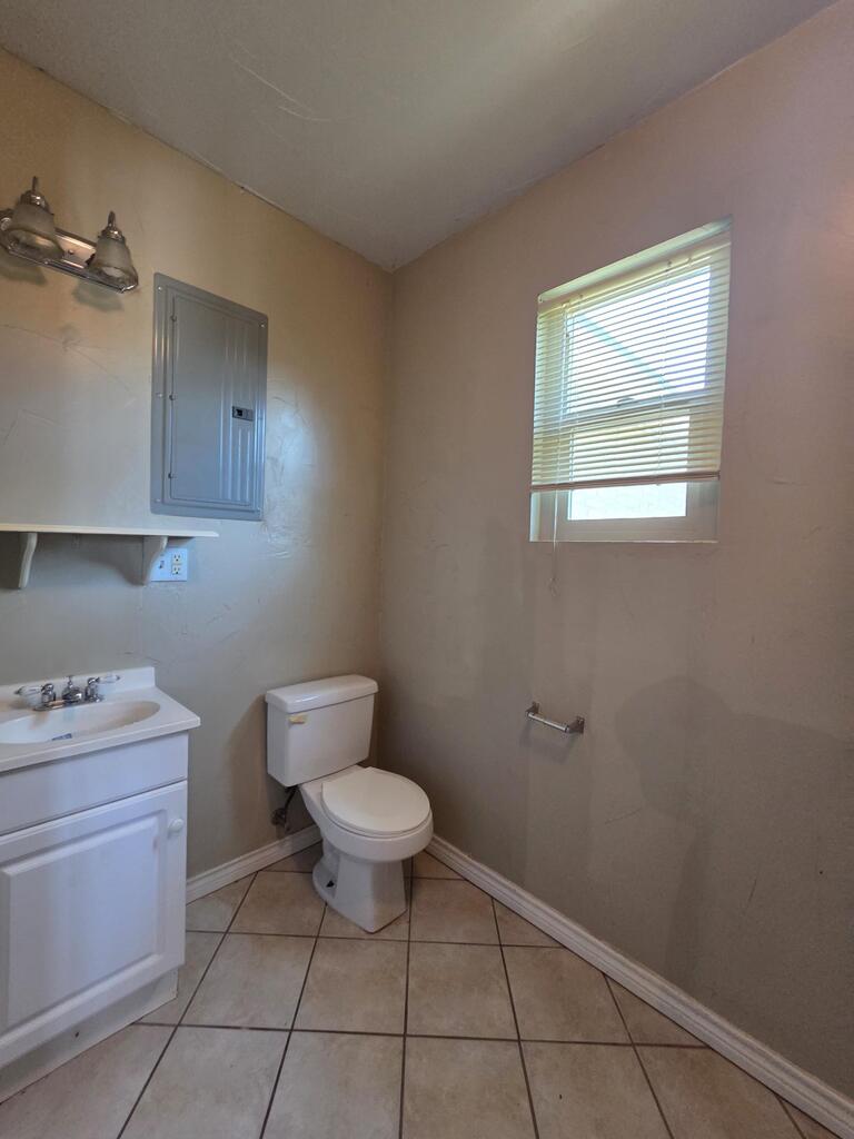 333 W Nimitz St Property Photo 8