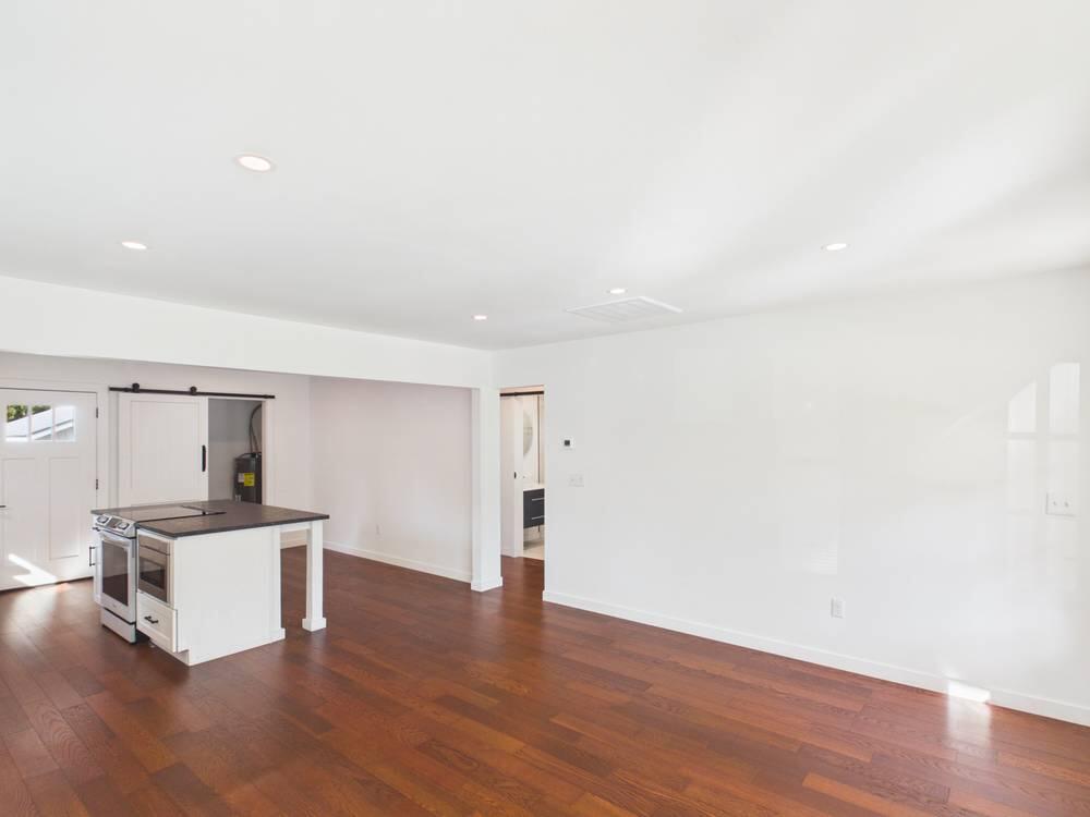 313 Fulton St Property Photo 4
