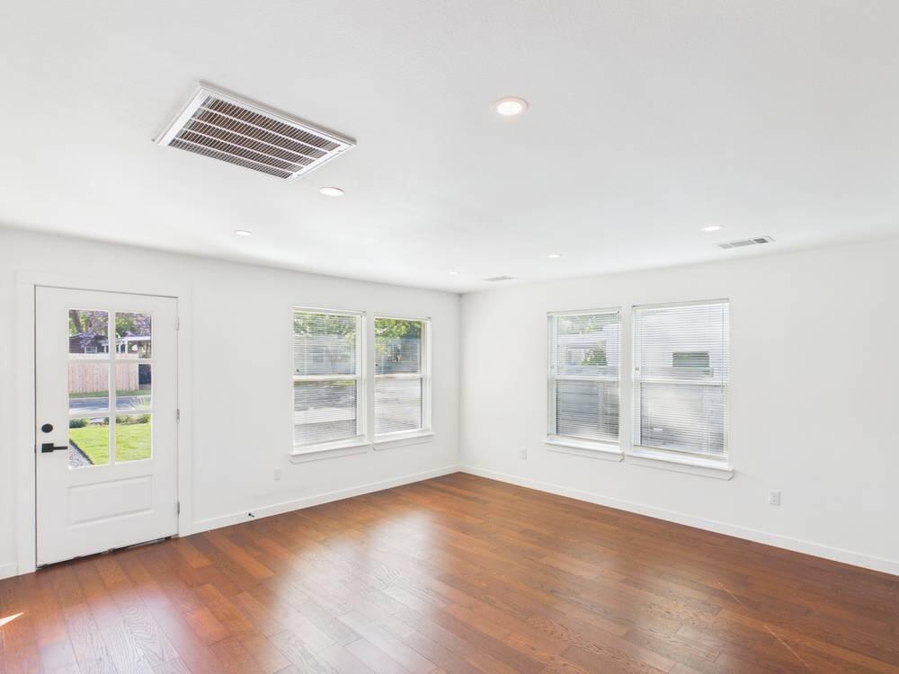 313 Fulton St Property Photo 6