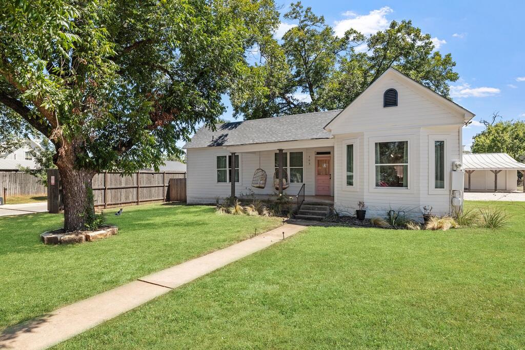 703 E Highway St Property Photo