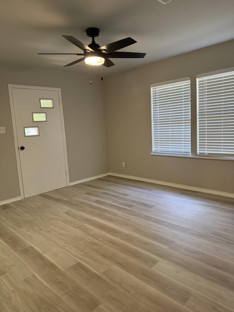 813 N Pecan St Property Photo 2