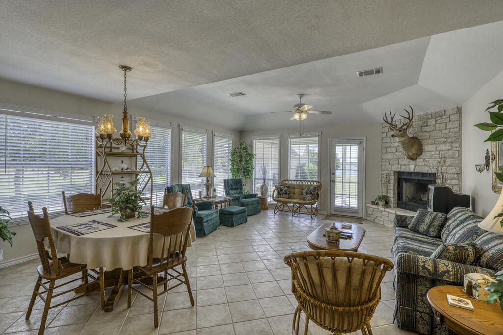 1813 Spring St Property Photo 9