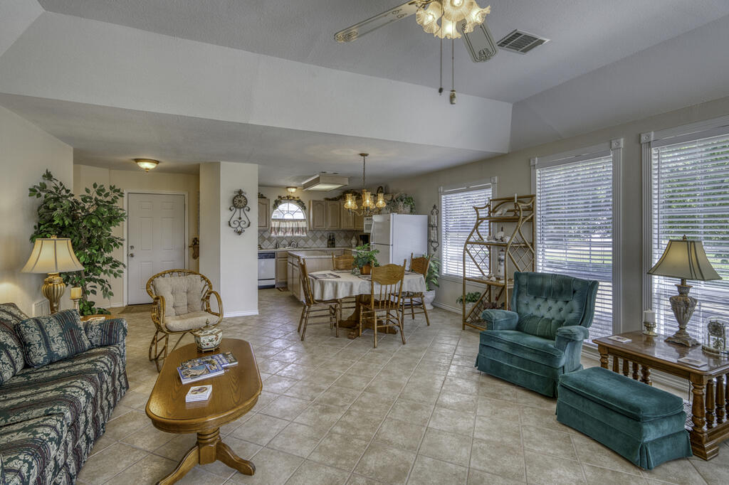 1813 Spring St Property Photo 11