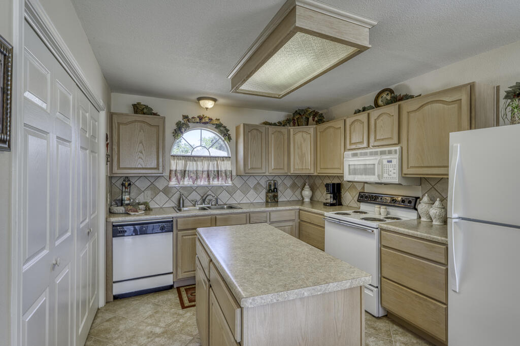 1813 Spring St Property Photo 12