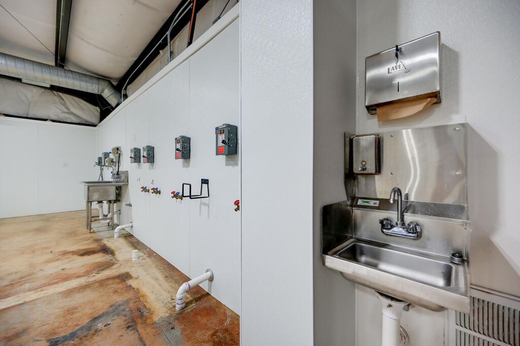 1301 Property Photo 38