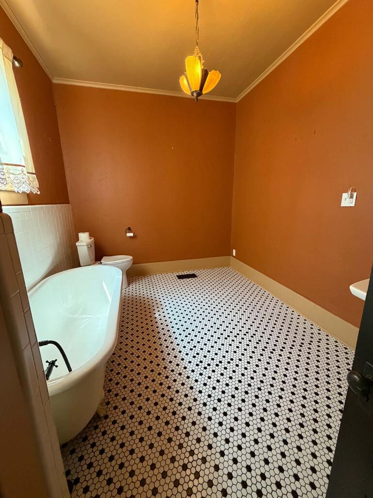 1102 S College St Property Photo 24