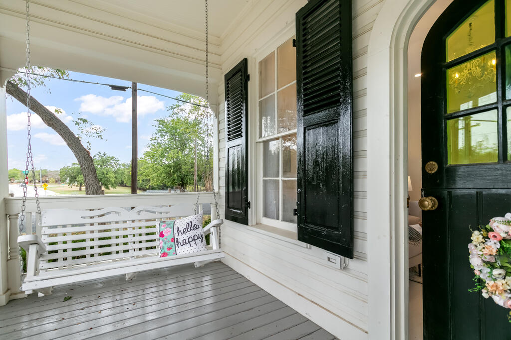 420 S Milam St Property Photo 3