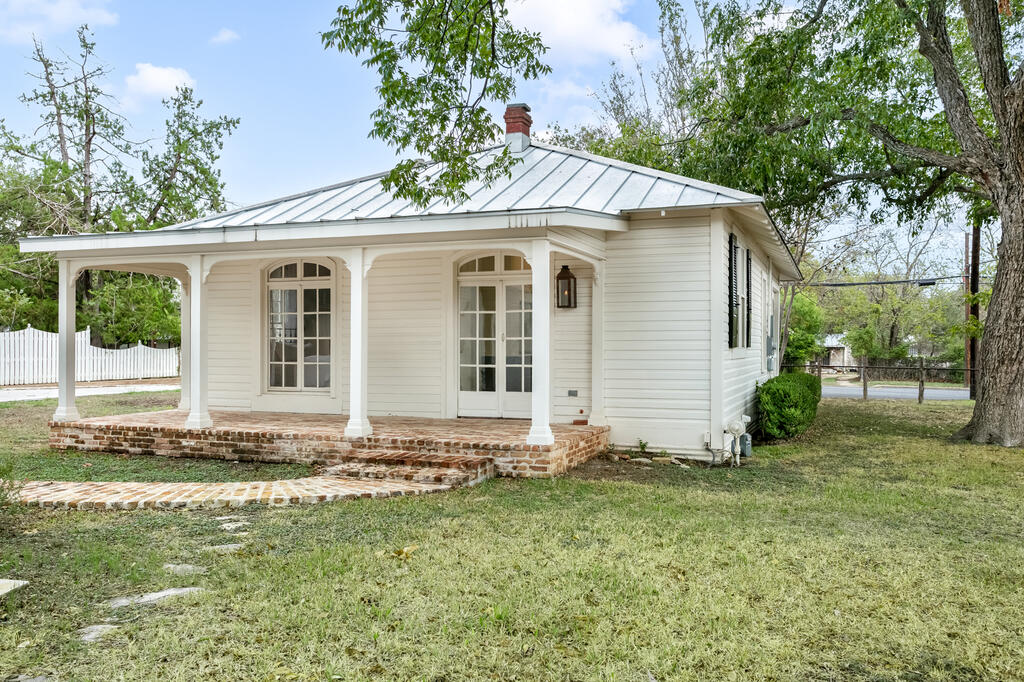 420 S Milam St Property Photo 20