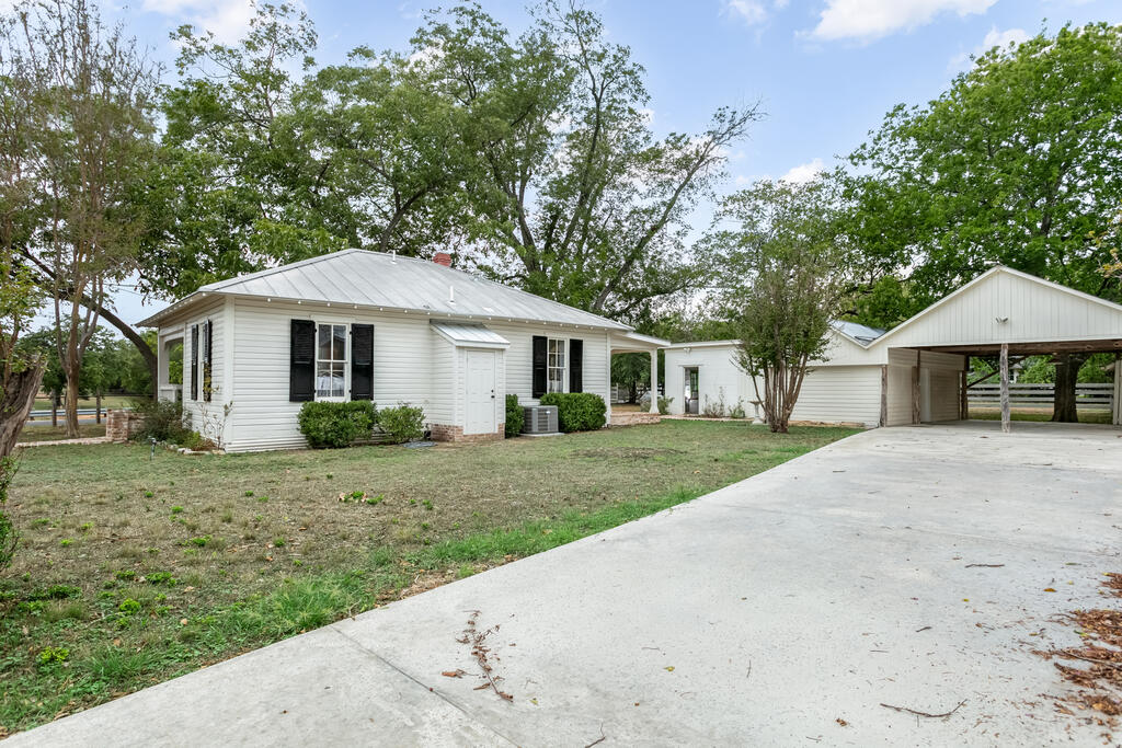 420 S Milam St Property Photo 22