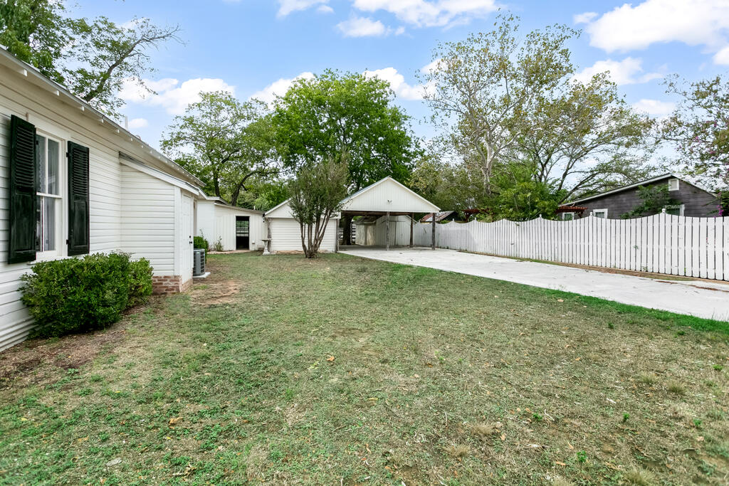 420 S Milam St Property Photo 24