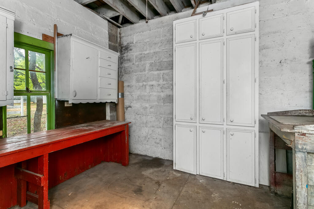 420 S Milam St Property Photo 25