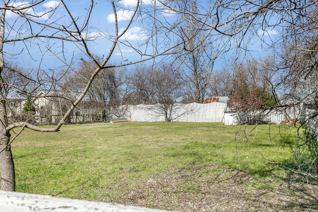 404 Fulton St Property Photo 4