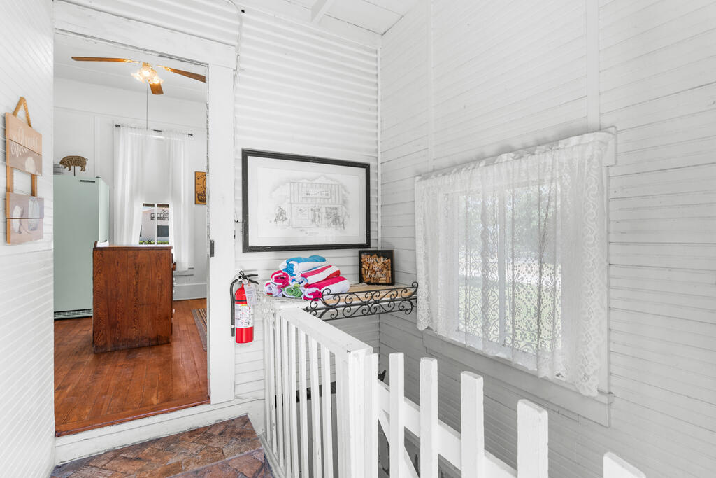 307 S Creek St Property Photo 22