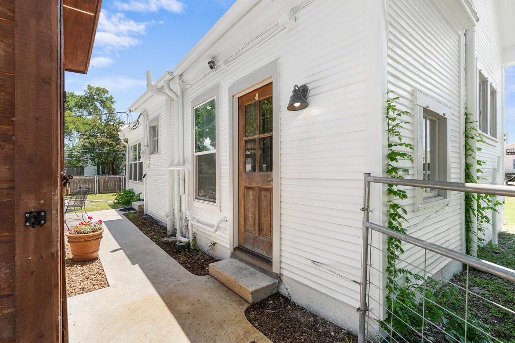 307 S Creek St Property Photo 25