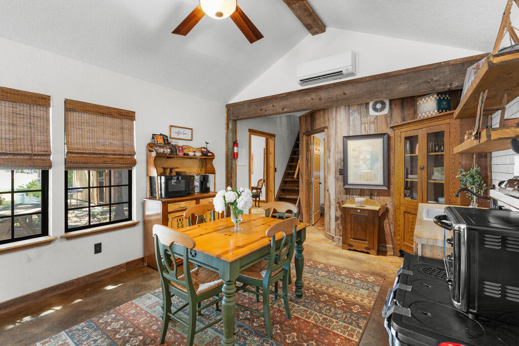 307 S Creek St Property Photo 29