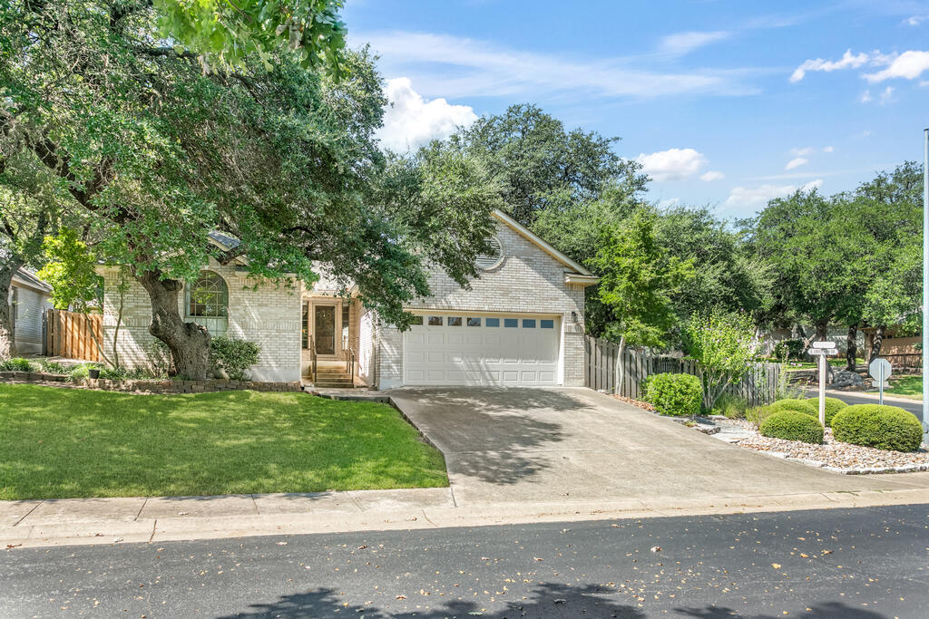 201 E Creekview Dr Property Photo 1