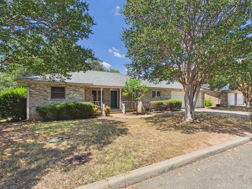 1018 Avenue B Property Photo 1