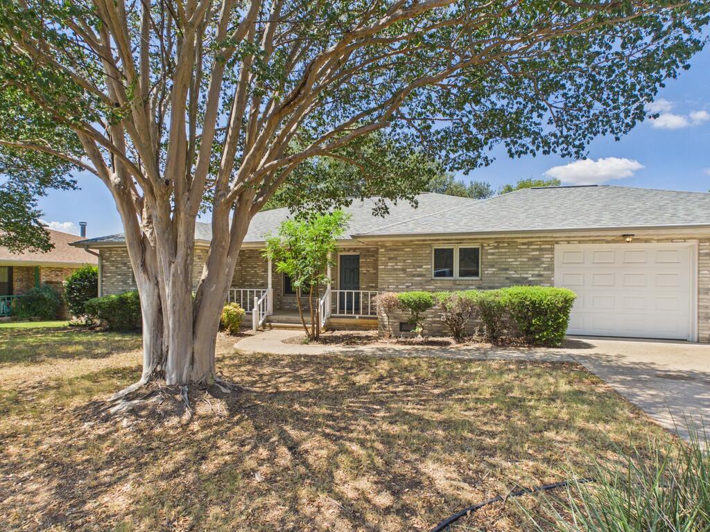 1018 Avenue B Property Photo 2