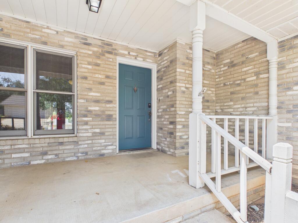 1018 Avenue B Property Photo 3