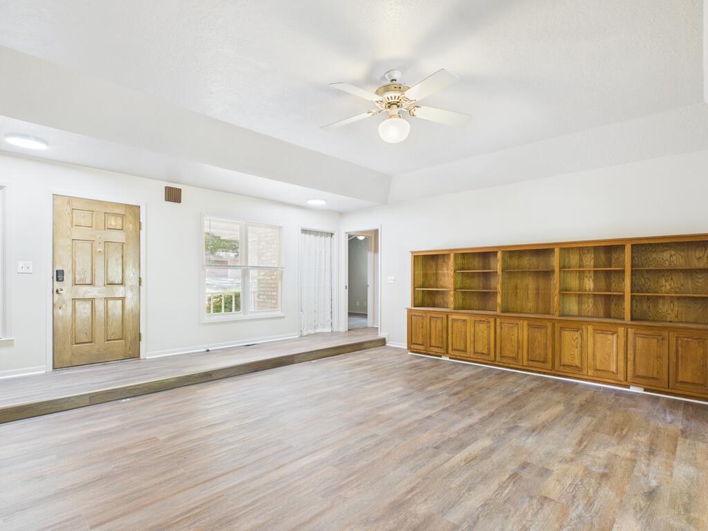 1018 Avenue B Property Photo 5