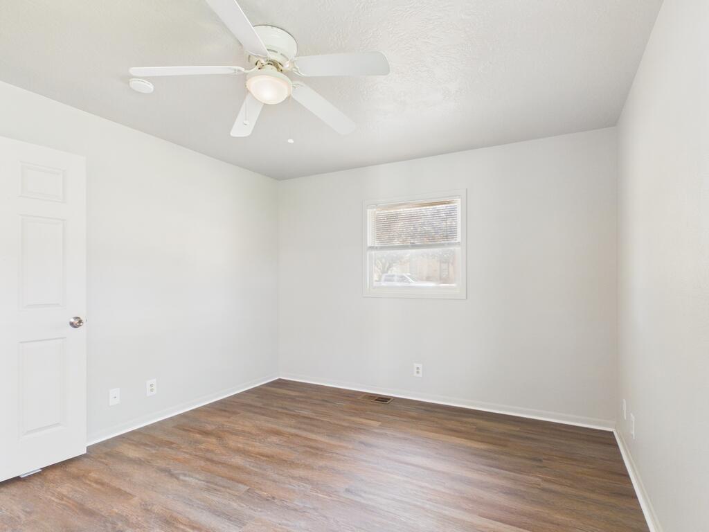 1018 Avenue B Property Photo 8
