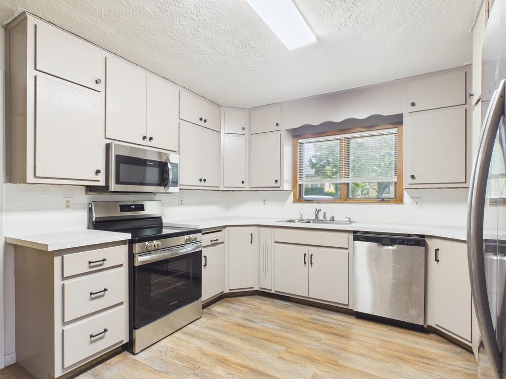 1018 Avenue B Property Photo 12