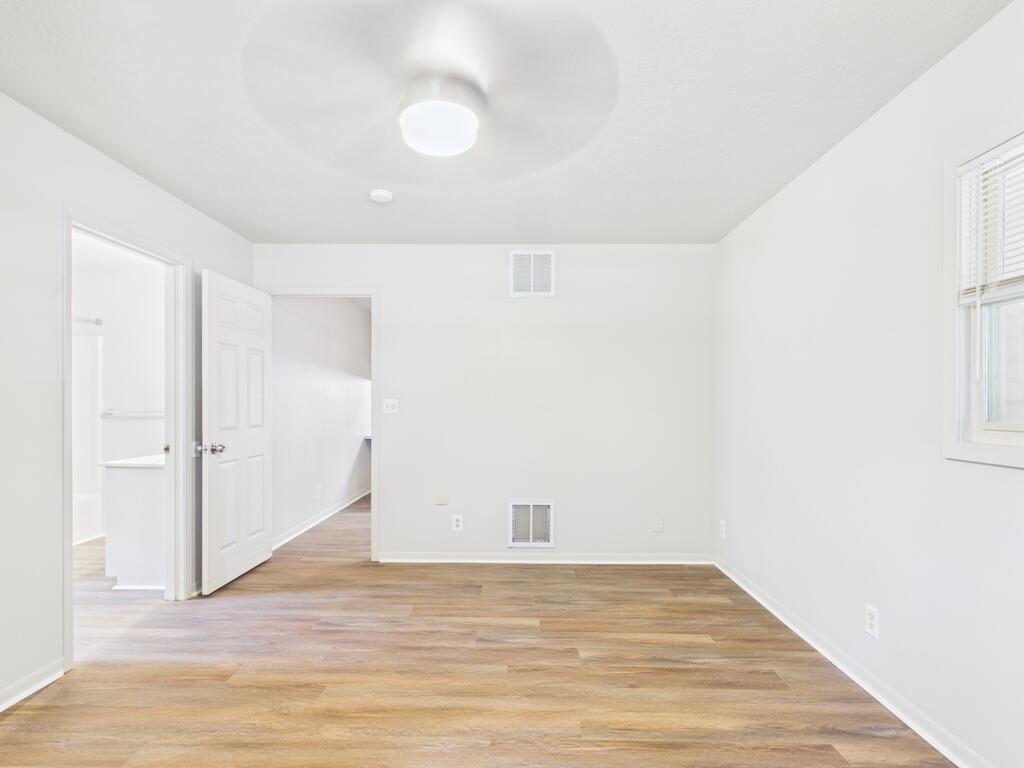 1018 Avenue B Property Photo 17