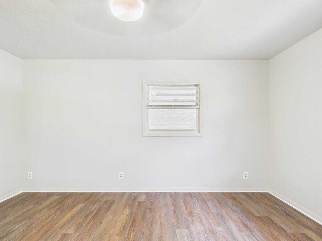 1018 Avenue B Property Photo 18