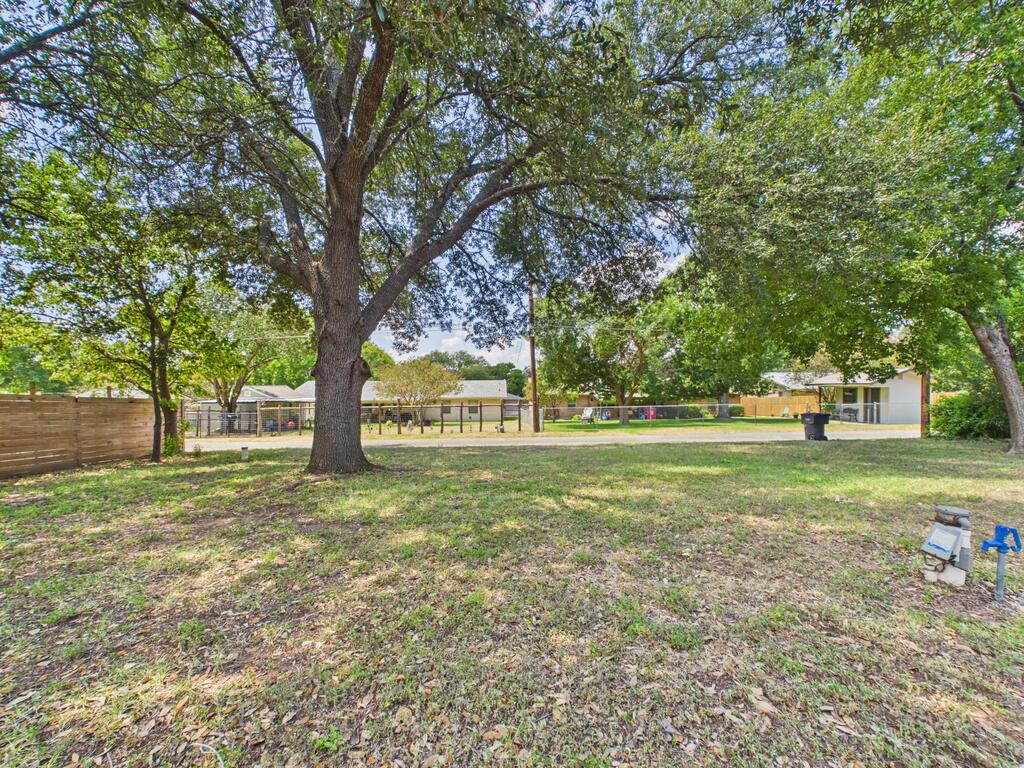 1018 Avenue B Property Photo 22