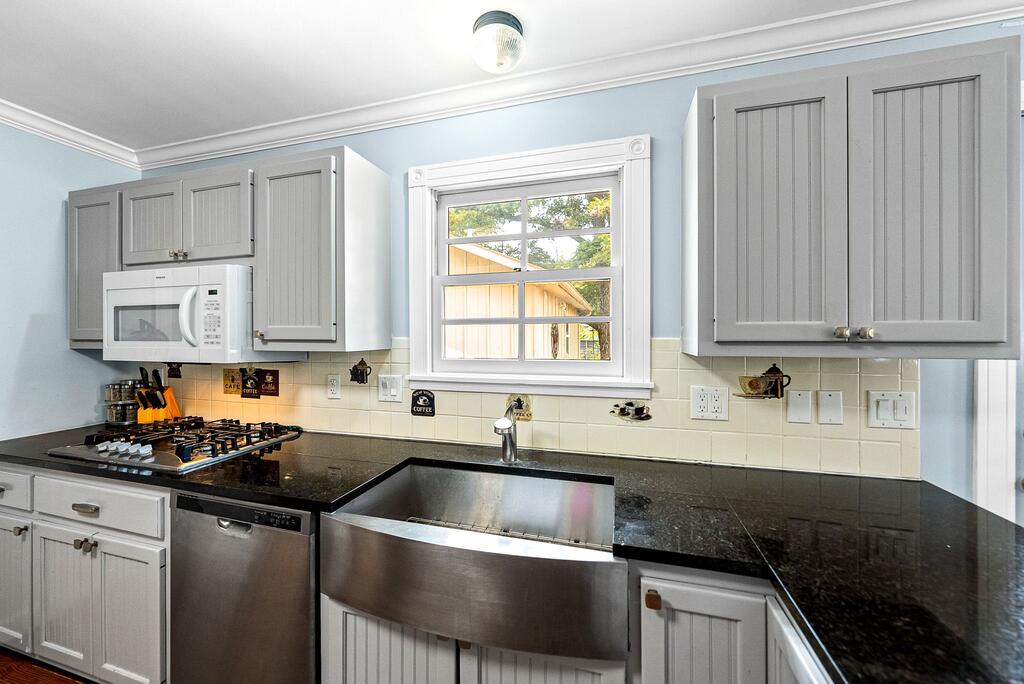 204 N Acorn St Property Photo 10