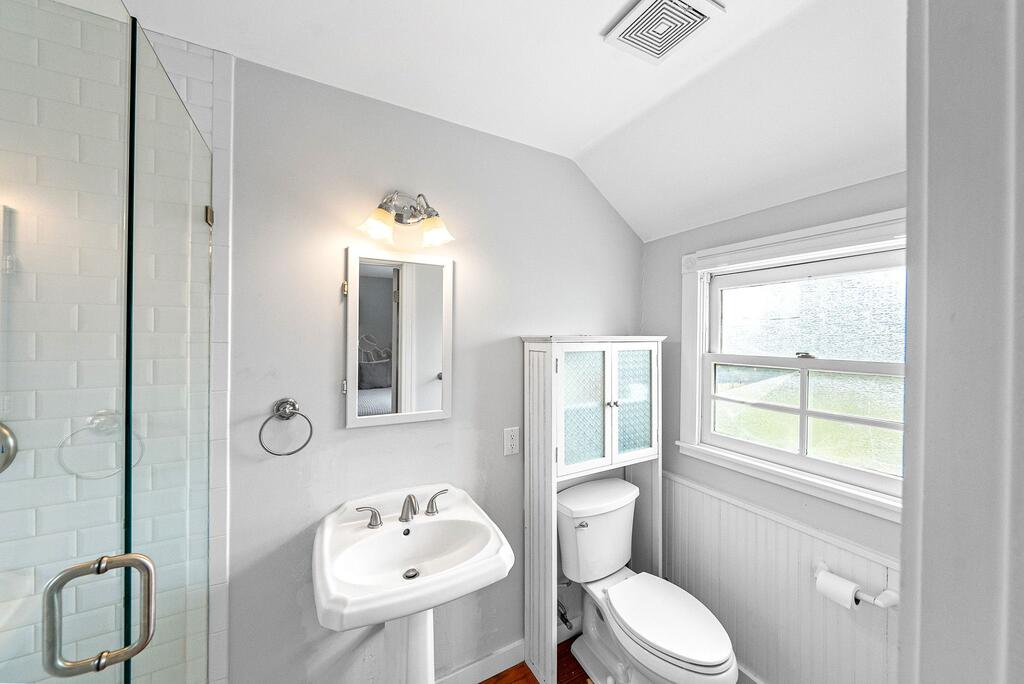 204 N Acorn St Property Photo 23