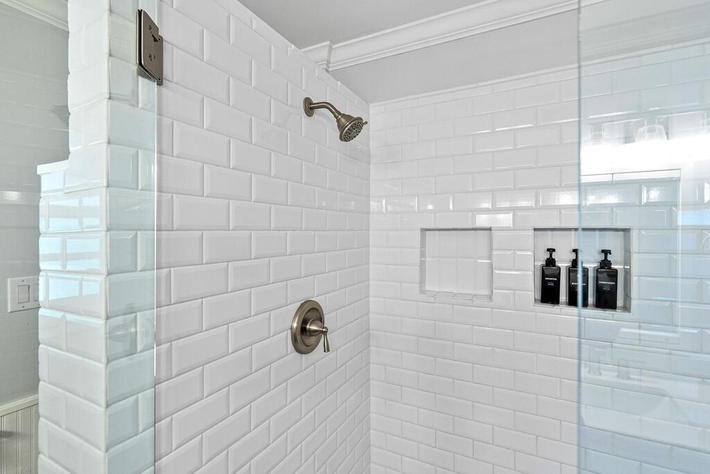 204 N Acorn St Property Photo 24